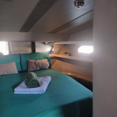 Yach Boat Hotel Barcelona Buitenkant foto