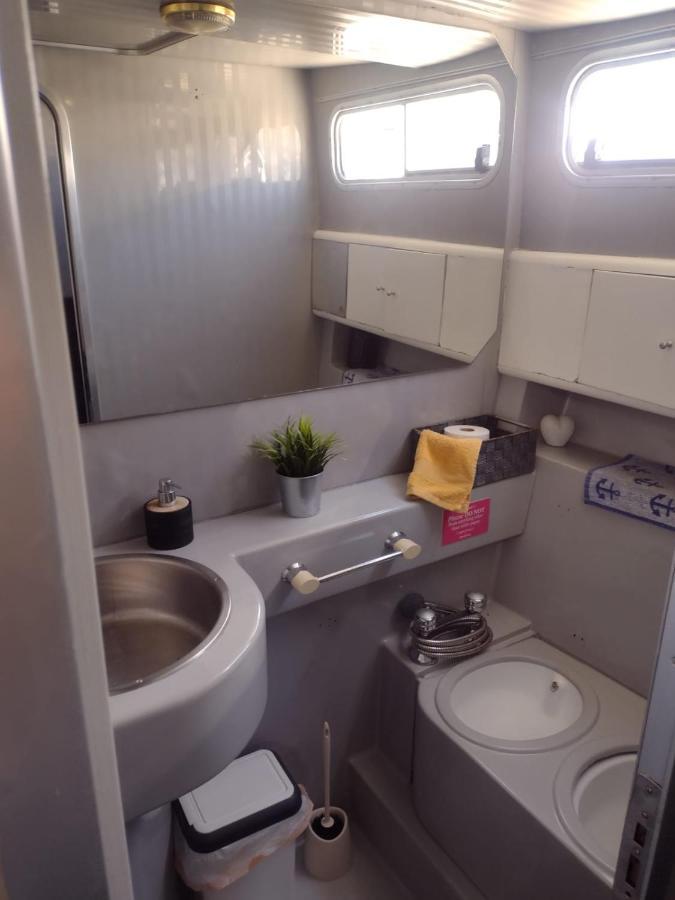 Yach Boat Hotel Barcelona Buitenkant foto